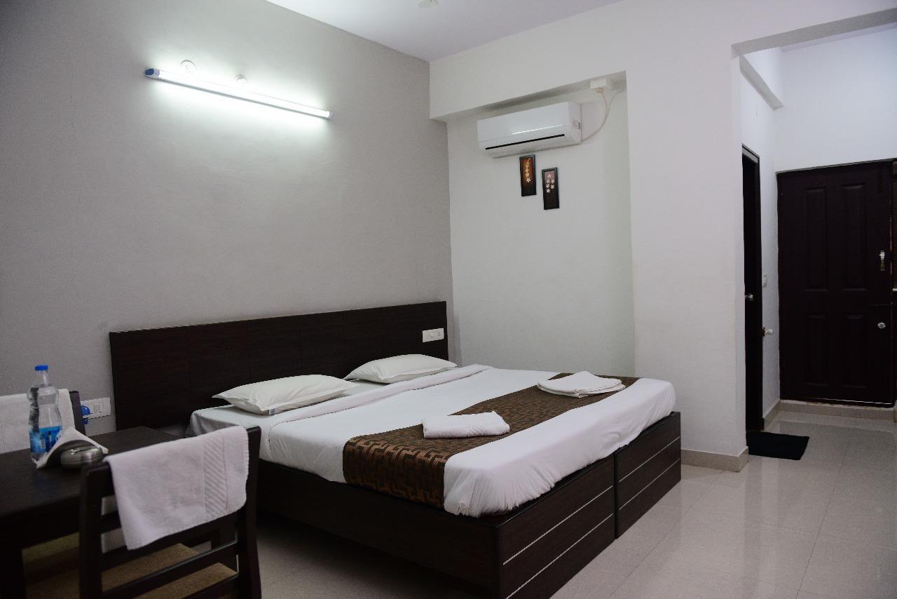 Varsha Enclave- Trinity House Aparthotel Mysore Bagian luar foto