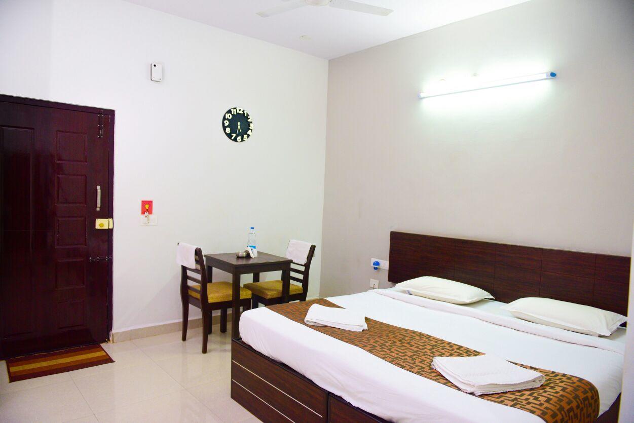 Varsha Enclave- Trinity House Aparthotel Mysore Bagian luar foto