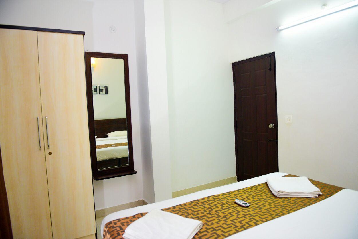 Varsha Enclave- Trinity House Aparthotel Mysore Bagian luar foto