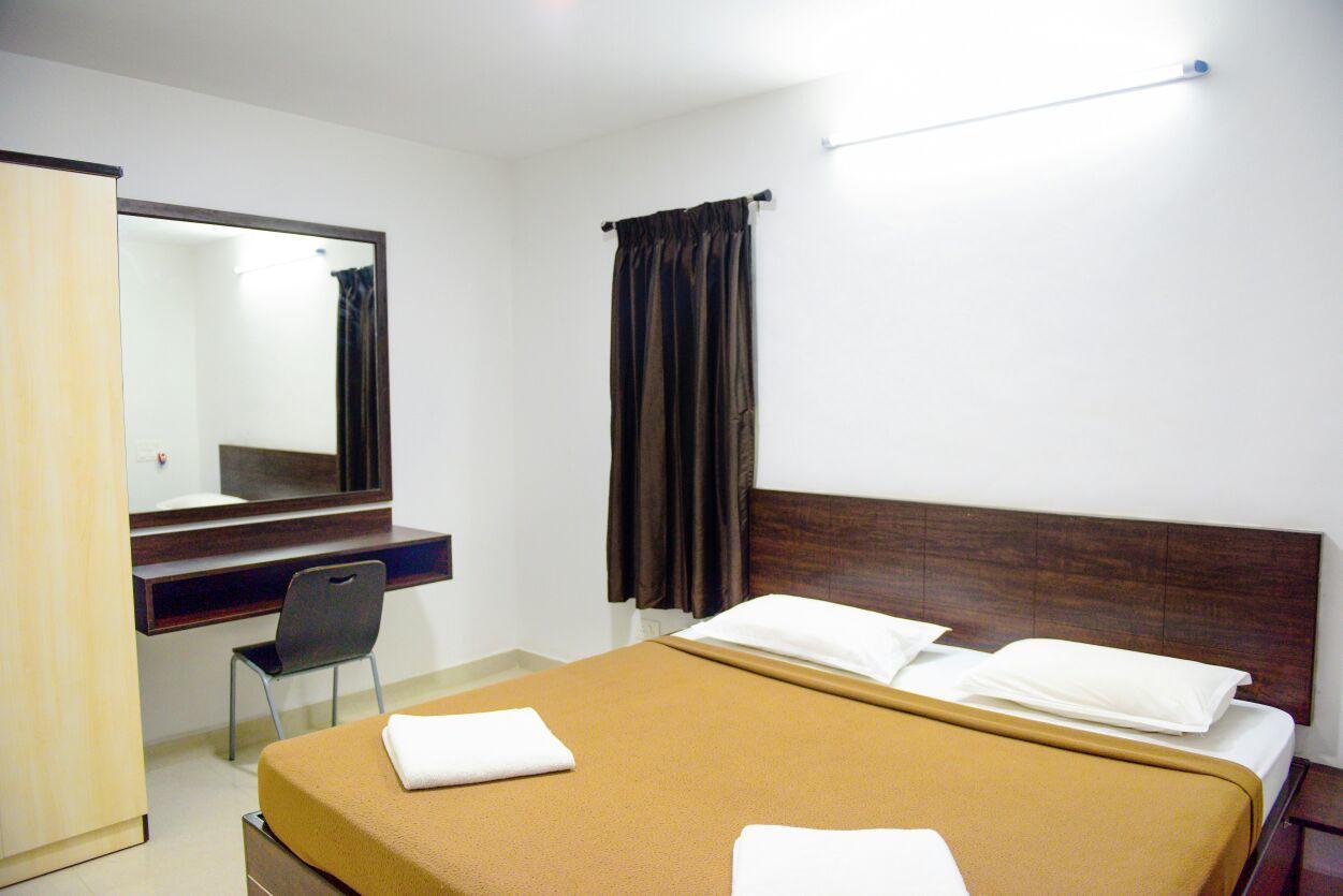 Varsha Enclave- Trinity House Aparthotel Mysore Bagian luar foto